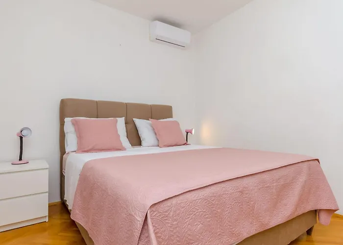 Edita 아파트 트로기르