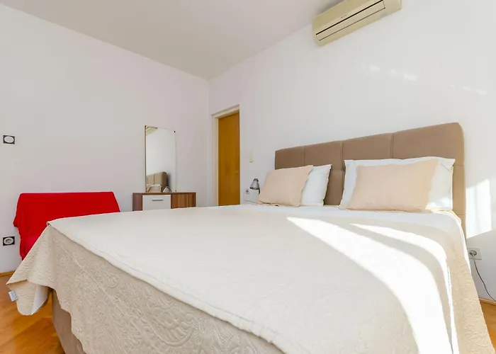 Edita * 特罗吉尔